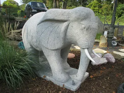 Garten-Deko von Fuchs Grabmalkunst