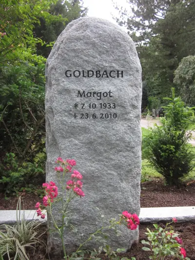Grabmal aus einem Felsen oder Findling von Fuchs Grabmalkunst (Beispiel 6)