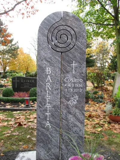 Grabstele aus Naturstein von Fuchs Grabmalkunst (Beispiel 3)